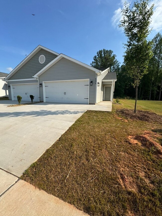 Building Photo - 136 Brawley Villas Pl