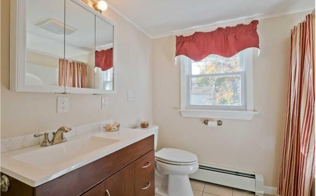 Building Photo - 157 Evans St