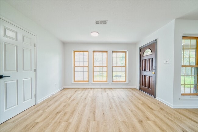 Building Photo - 7914 Oakington Dr