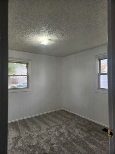 Building Photo - 1619 Townsley Rd