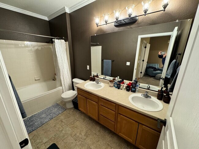 Building Photo - 8035 Lee Dr