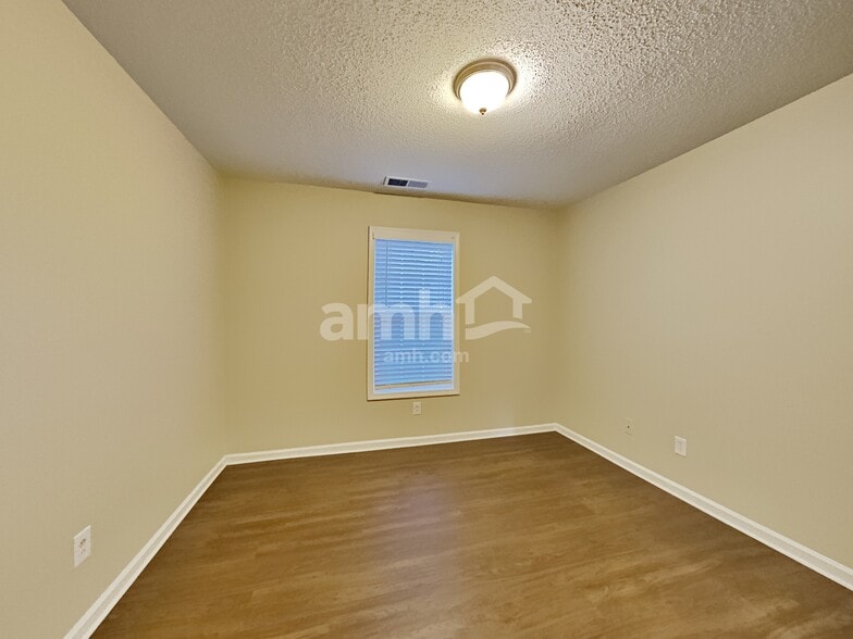 Building Photo - 2046 Township Dr