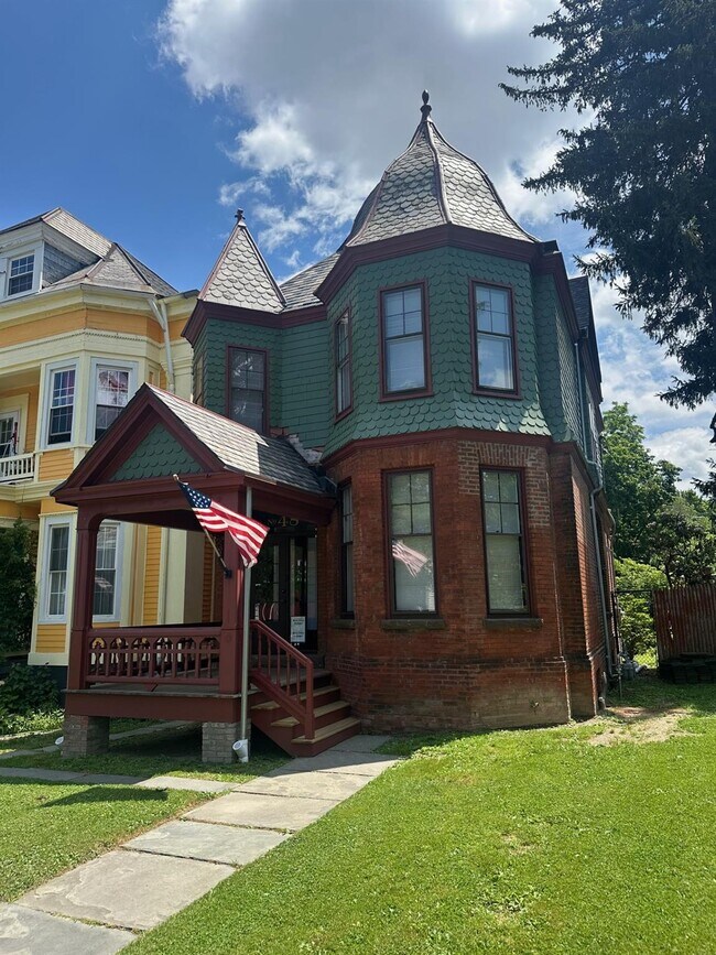 Primary Photo - 48 S Hamilton St