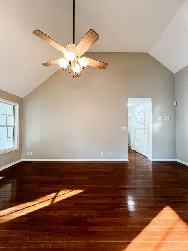 Building Photo - Beautiful Single-Family Home! Bonus Room, ...