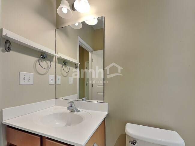 Building Photo - 3008 Fallondale Rd