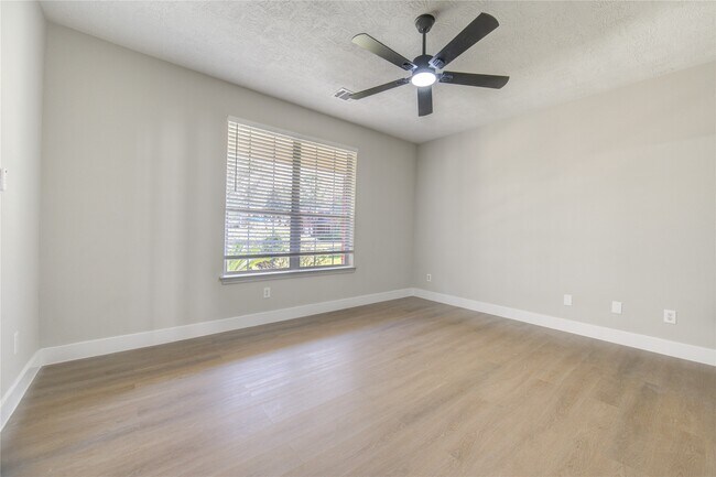 Building Photo - 5512 Canyon Bluff Ln