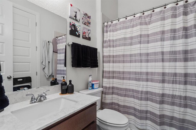 Building Photo - 5855 San Savino Dr