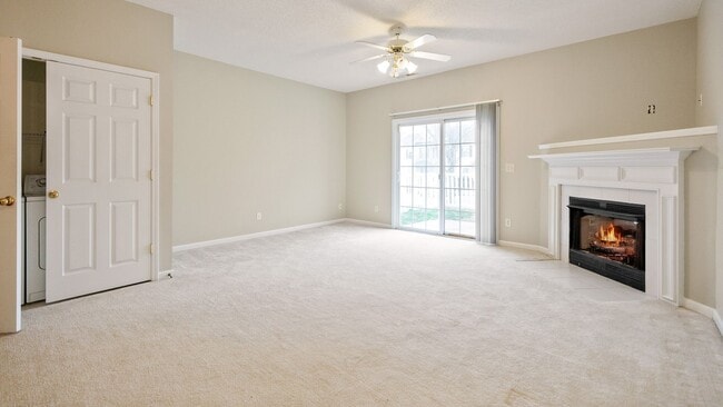Building Photo - Bright and sunny 2 bed/2.5 bath townhome in great Durham location!