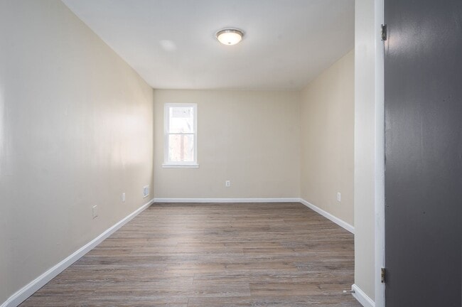 Building Photo - Beautifully renovated single family home
