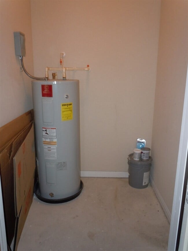 Building Photo - 260 Old Village Center Cir