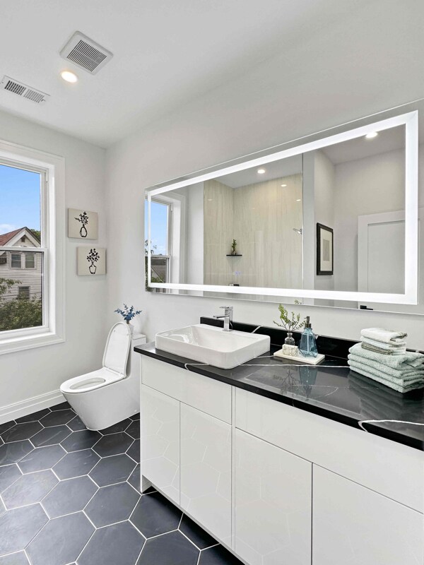 Building Photo - 2 Webster Ave