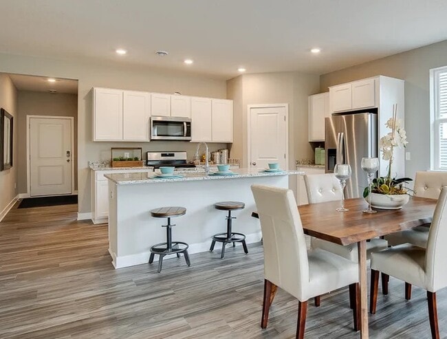 Building Photo - 1st Month Free! Charming, Sophisticated Ho...