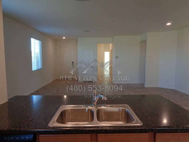 Building Photo - 13004 W Fleetwood Ln