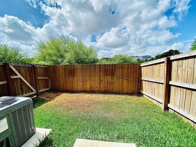 Building Photo - Spacious Townhome with a Private Backyard & No Rear Neighbors!