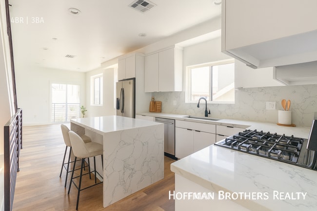 Building Photo - 4507 1/4 W 18th St