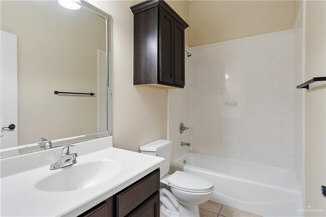 Building Photo - 15 Wellington Ave