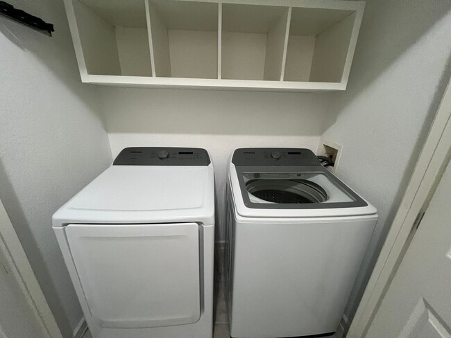 Building Photo - Stunning 3-Bed / 2-Bath Condo in Hunters Creek – Prime Orlando Location