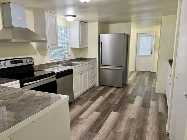 Building Photo - 4741 Rustic Ct E