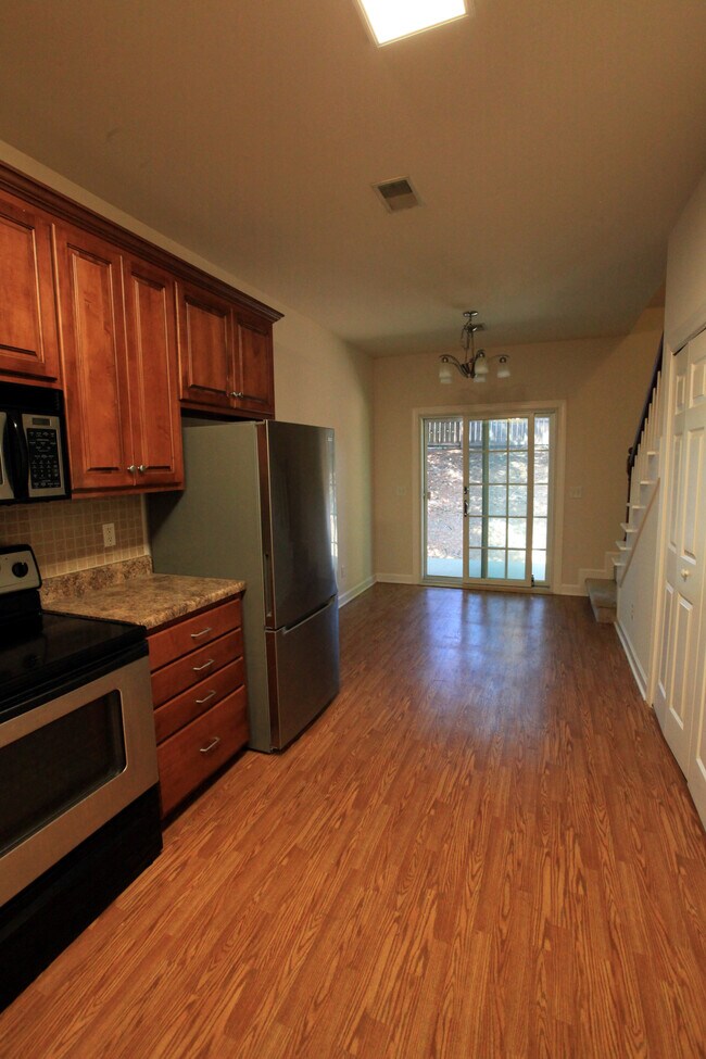 Building Photo - 2207 Stanford Ct