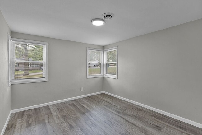 Building Photo - Spacious 3 Bed 1 Bath Home