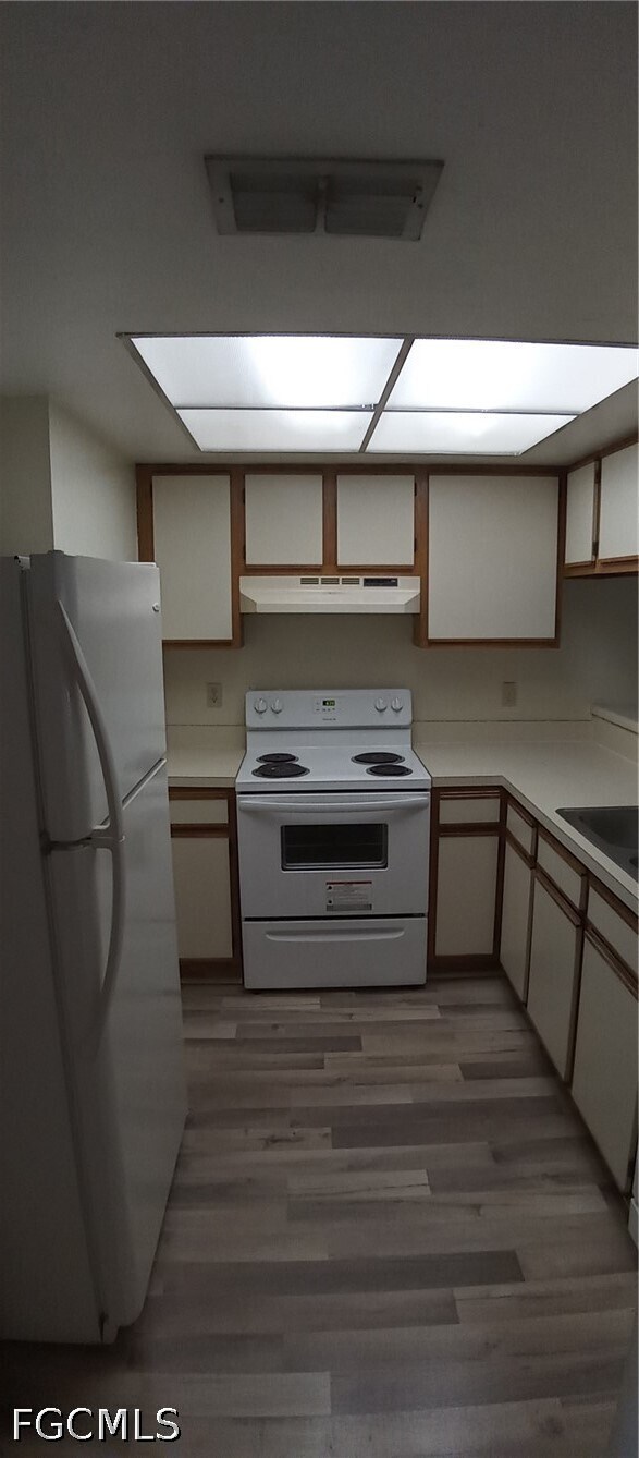 Building Photo - 2135 Crystal Dr