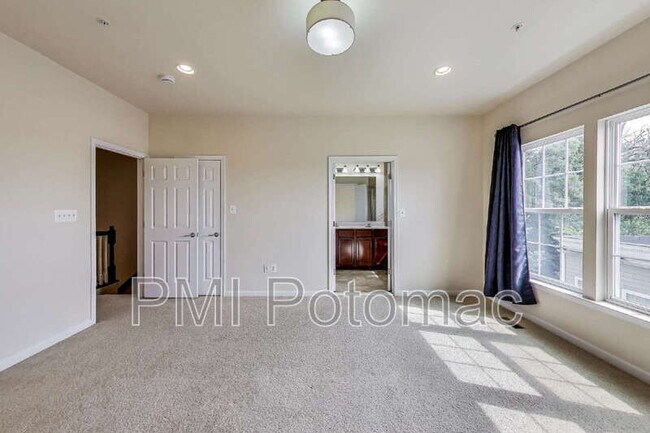 Building Photo - 2133 Little Sorrel Way