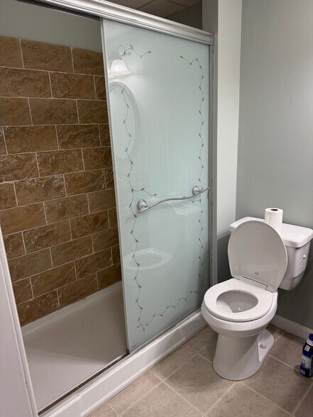 Building Photo - 3909 Silver Brook Dr