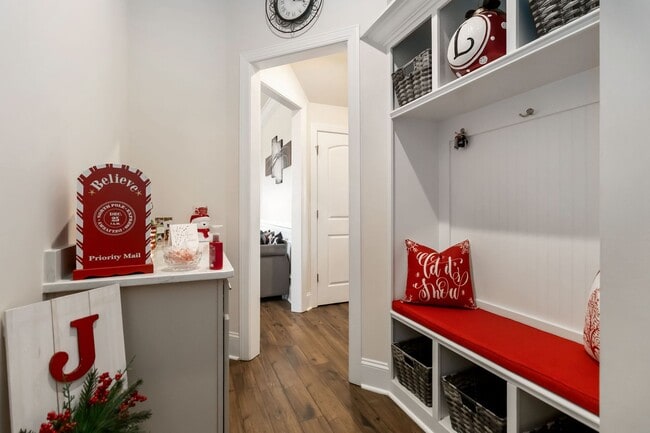 Building Photo - Beautiful partially furnished Home in Olmstead