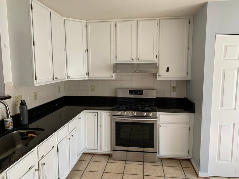 Kitchen - 12406 McAllen Ct