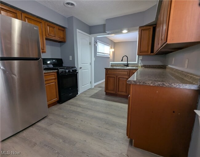 Building Photo - 16401 Home Ave