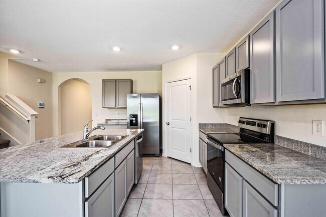 Building Photo - 17308 Reserva Dr