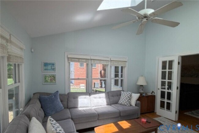 Building Photo - 504 Gaslight Dr