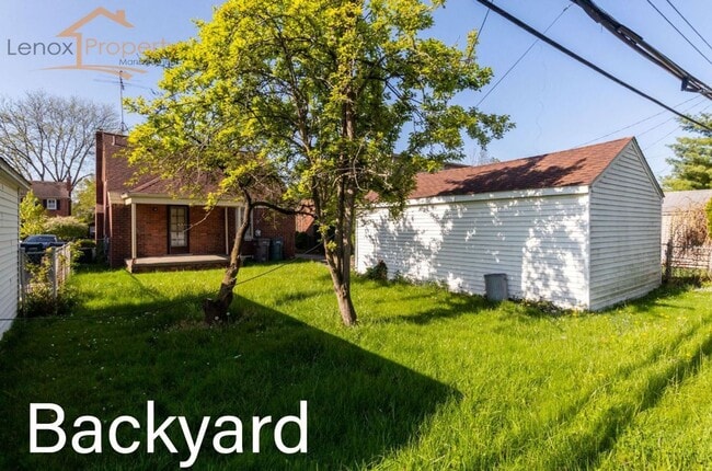 Building Photo - Beautiful 3 bedroom home in Dearborn