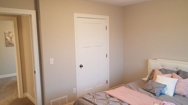 Building Photo - Single Family Home - Great location!