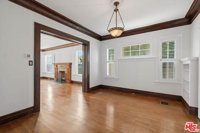 Building Photo - 317 S Norton Ave