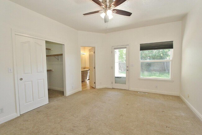 Building Photo - Immaculate Single-Level Home