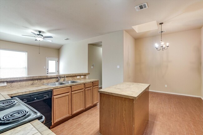 Building Photo - Beautiful 3 Bedroom Townhome Located in Georgetown, TX!