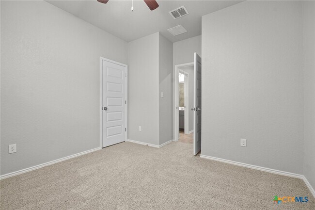 Building Photo - 271 Kinsley Wy