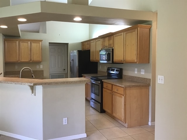 Building Photo - 5731 NW Zenith Dr