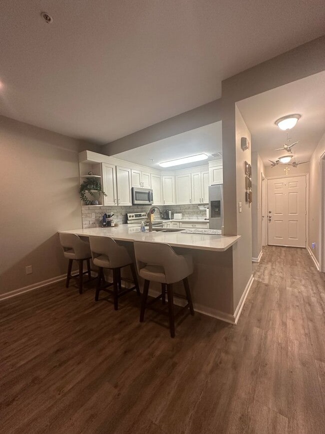 Building Photo - Beautiful Condo walking distance to Grand ...