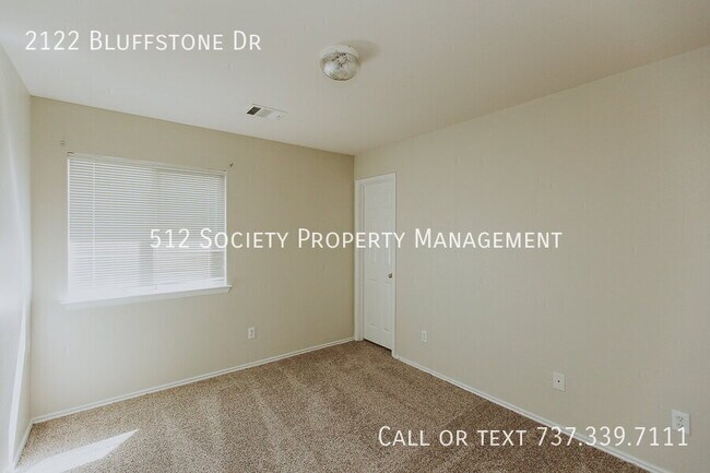 Building Photo - 2122 Bluffstone Dr