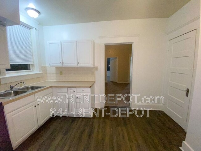 Building Photo - 816-818 W. Iowa St.