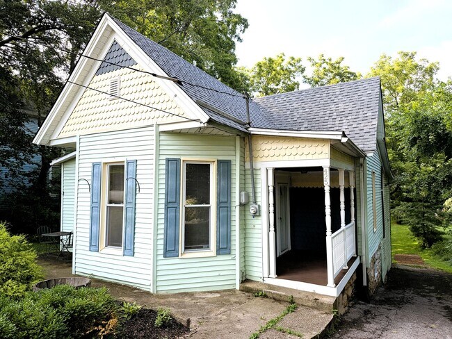 Building Photo - *** AVAILABLE NOW – Rare Downtown Corydon Rental! ***