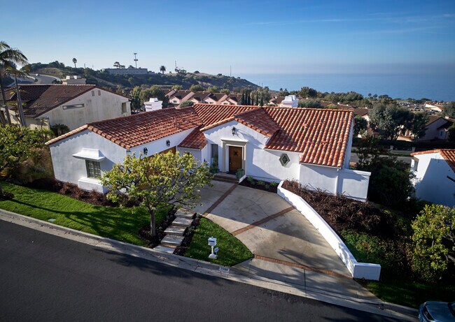 Building Photo - 7080 Via del Mar