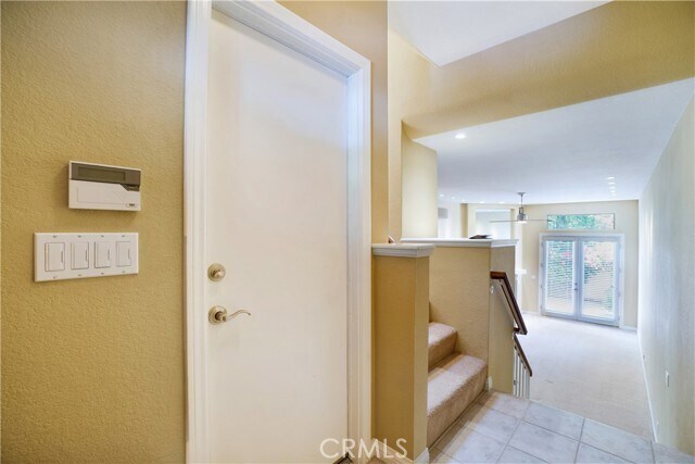 Building Photo - 3055 E Hillcrest Dr