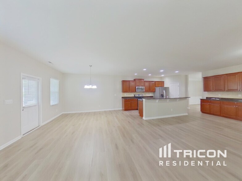 Building Photo - 7502 Spring Spruce Ln