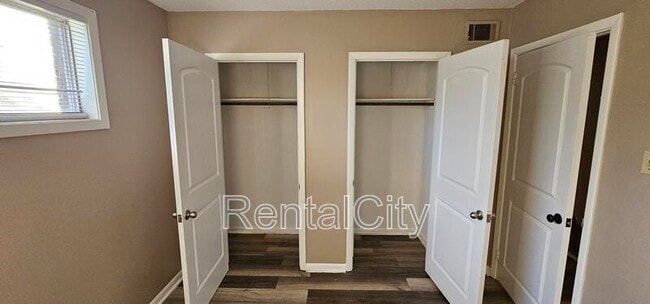 Building Photo - 605 Lake Rd