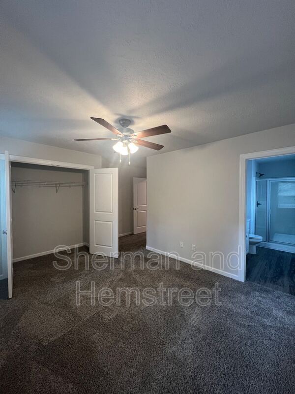 Building Photo - 7008 Hummingbird Dr