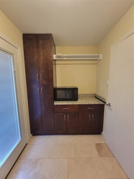 Building Photo - 1007 Blue Willow Dr