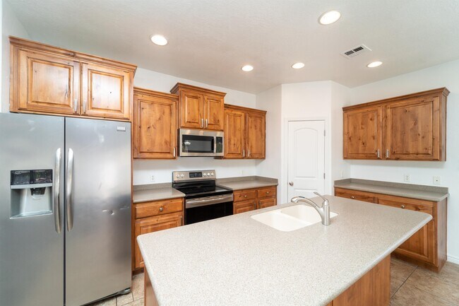 Building Photo - 1210 W Indian Hills Dr